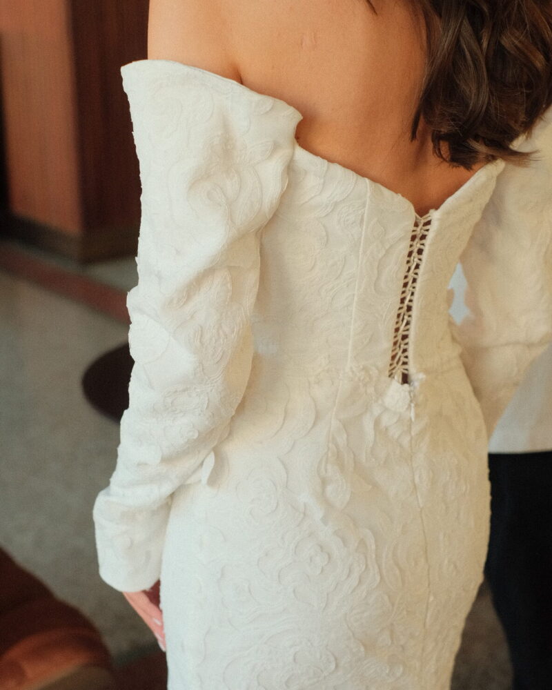 Bold Bride Unbound wedding dress, with a sleek design and detailed floral lace patterns Photo 04