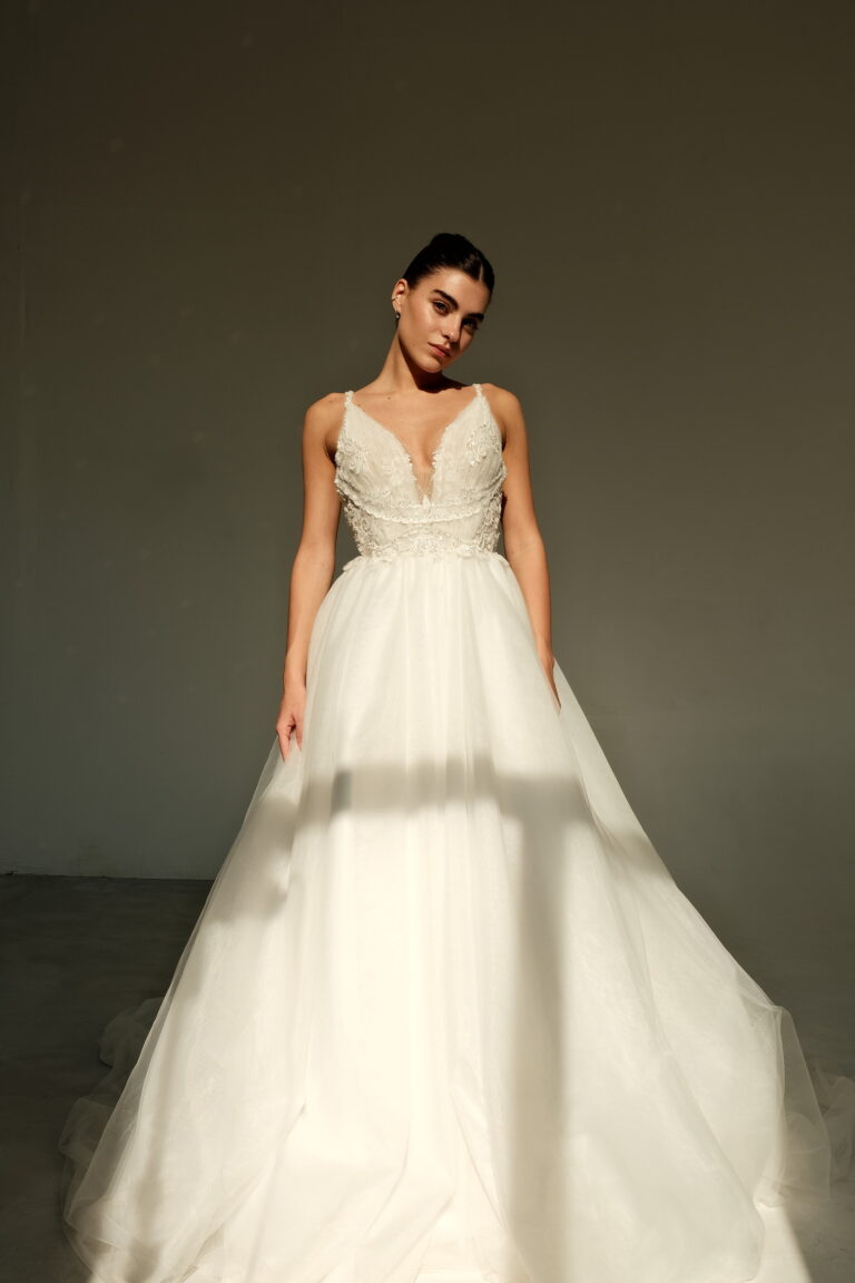 silk-ball-gown-wedding-dress-tulle-Galogrea-The-Royal-Affair-Photo-3.jpeg