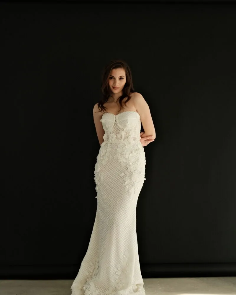 Mermaid wedding dress with glitter effect and 3D flowers Galogrea the mirage photo